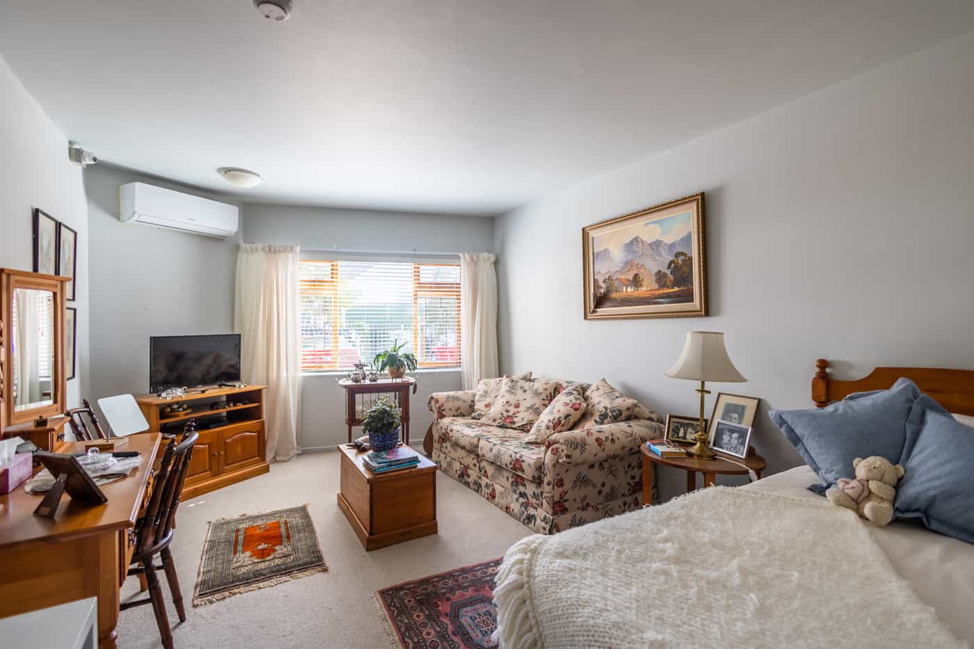 The Crescent gallery item - Image 8