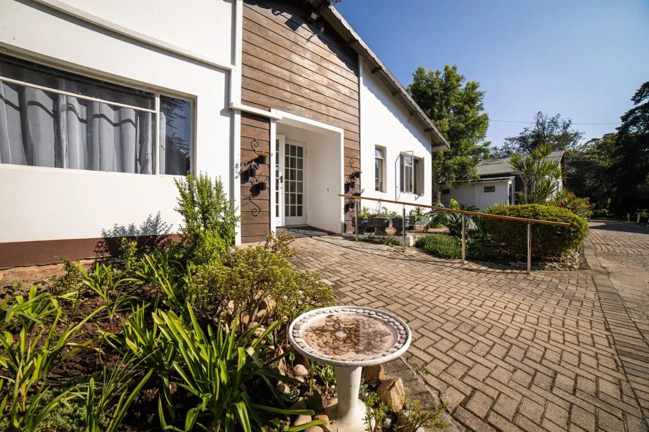 Strombolis Retirement Village - Image 5