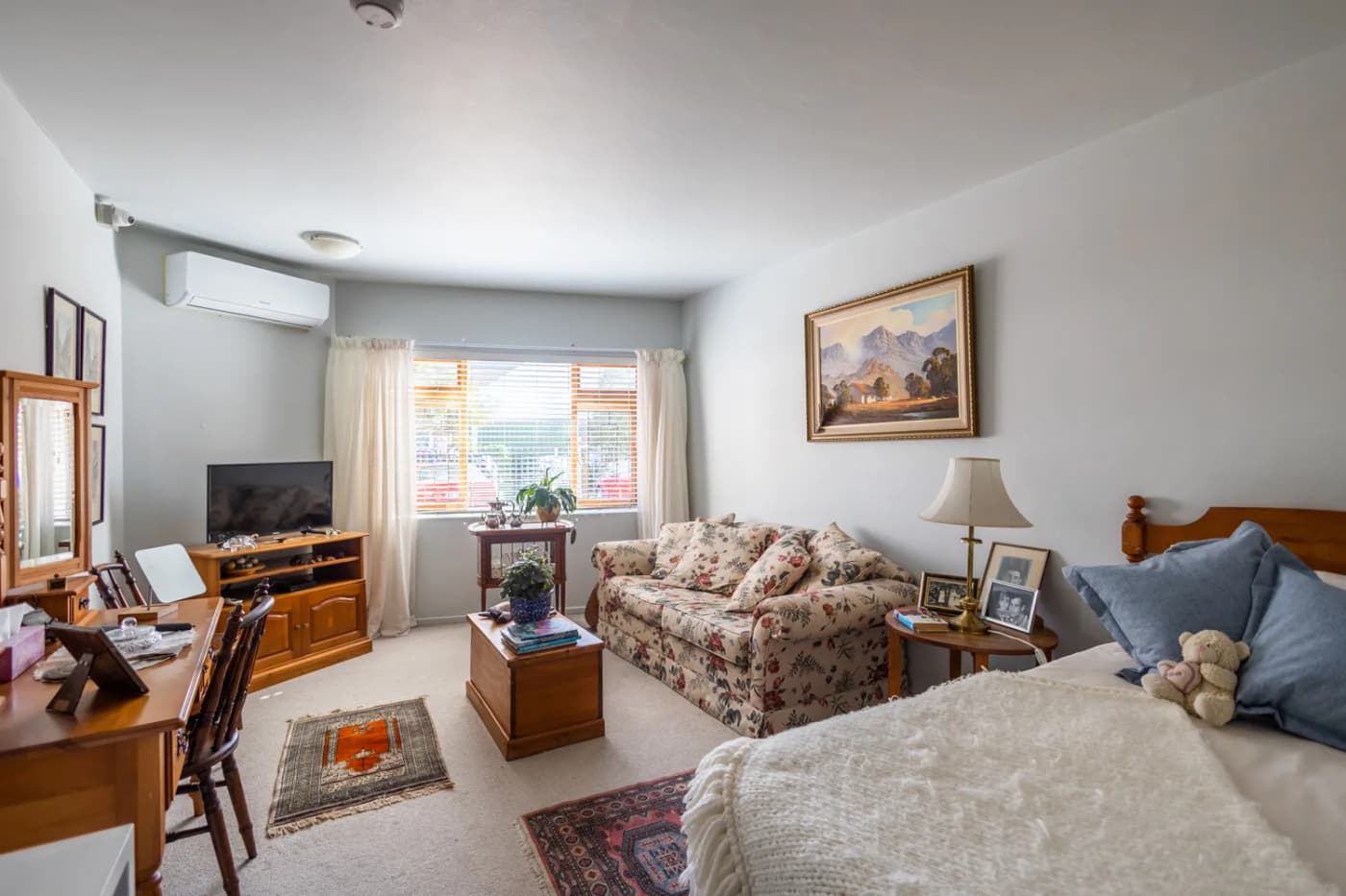 The Crescent - Image 8