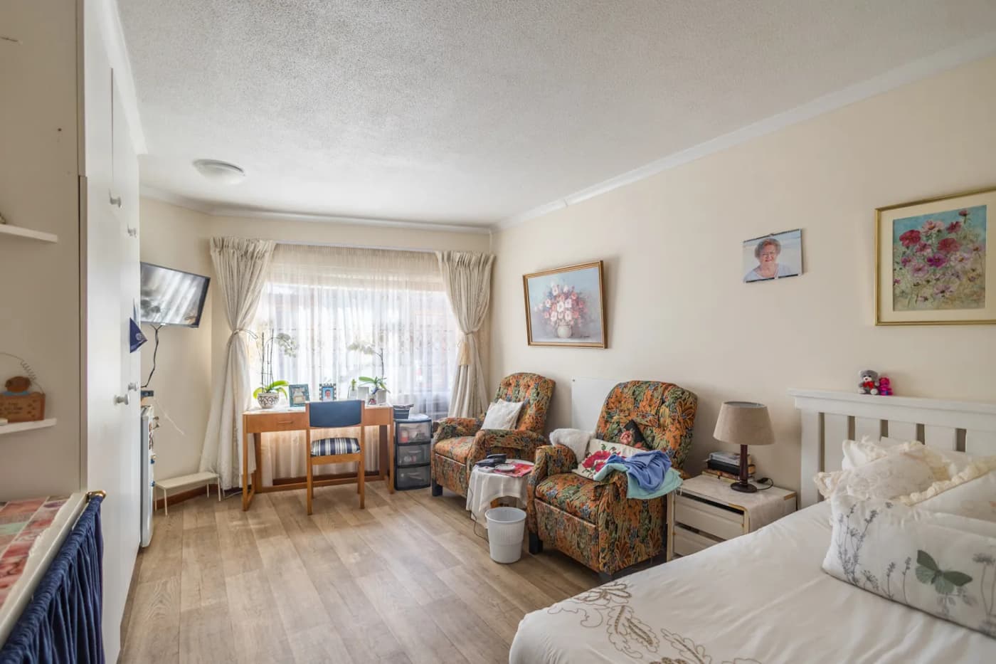 The Crescent - Image 10