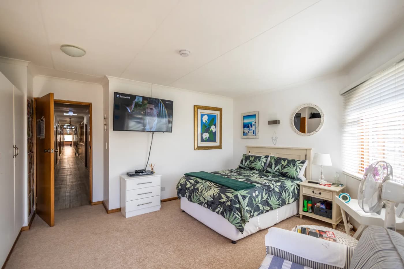 The Crescent - Image 11